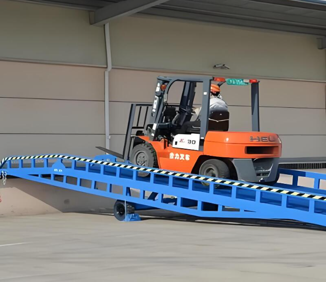 建始移动式卸货平台（叉车用）